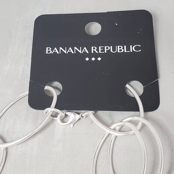 Banana Republic large, elongated oval links in a silver tone Necklace - Picture 4 of 7